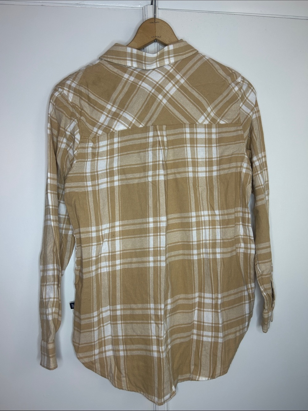 GAP Women’s Tan Plaid Flannel Button Down Shirt NWT - Picture 8 of 9